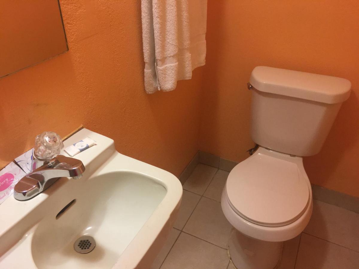 Westerner Motel Ламeса Екстериор снимка